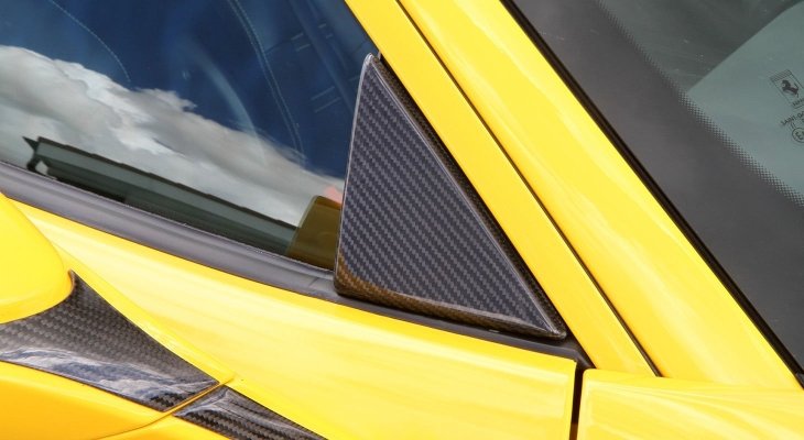 488 GTB - TRIANGLE COVER FOR SIDE WINDOW